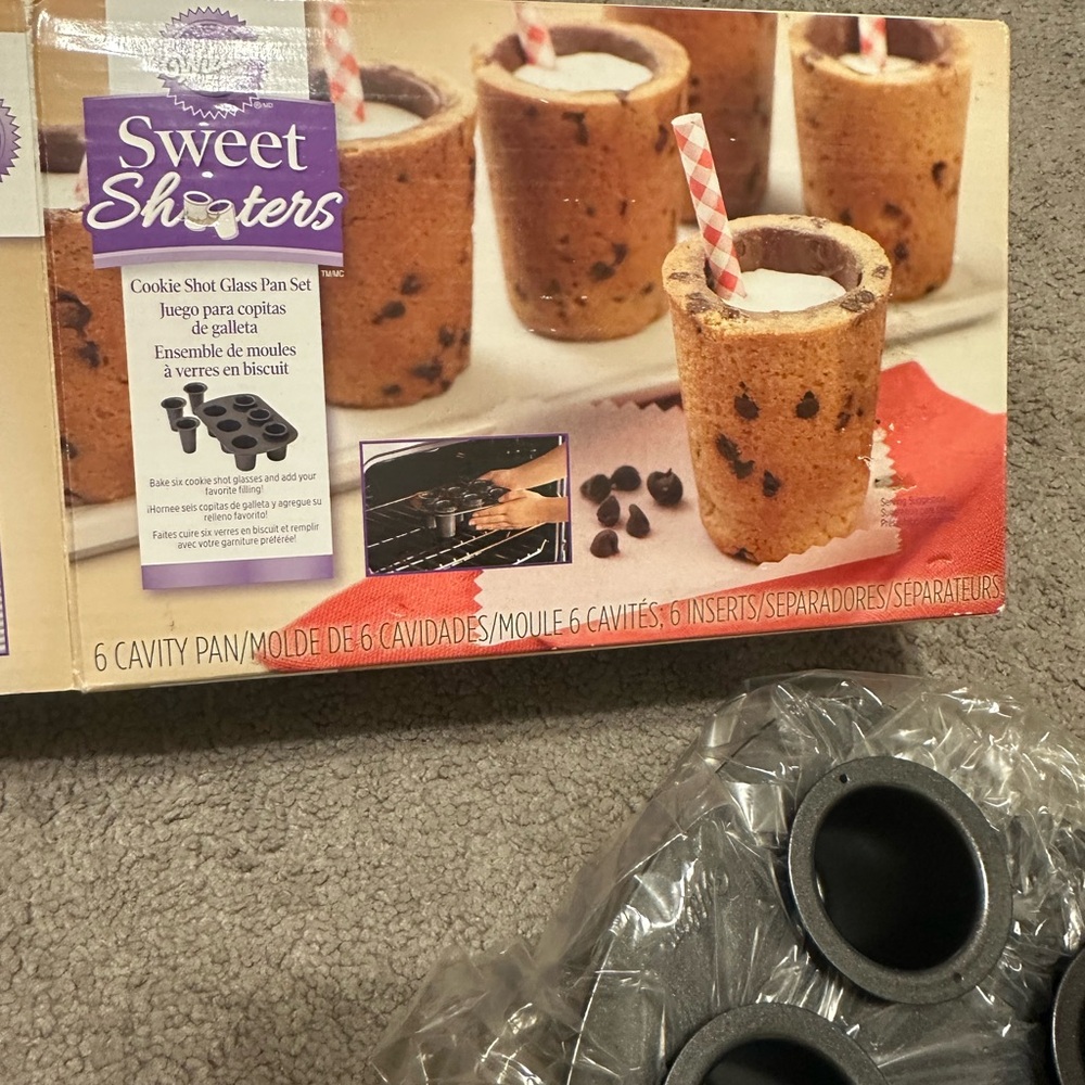 Wilton Sweet Shooters Cookie Shot Glass Pan Set - Black and Brown